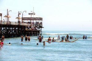 Huanchaco recibe diez veces menos turistas tras huaicos