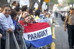 Fieles extranjeros tambi&eacute;n siguieron al Santo Padre durante su recorrido en Lima