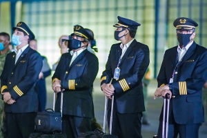 Gremios de Aerom&eacute;xico aceptan recortes para salvar empleos