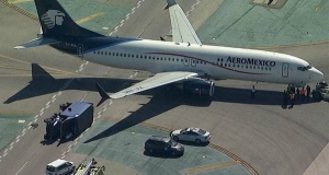 Choque entre un avi&oacute;n y un cami&oacute;n deja ocho heridos en aeropuerto de Los &Aacute;ngeles
