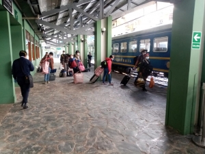 PERURAIL contin&uacute;a haciendo posible transporte de personas varadas en Machupicchu