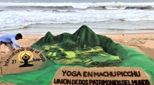 Seguidores del yoga celebran D&iacute;a Internacional en Machupicchu