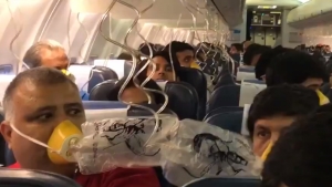 Pasajeros sufrieron sangrado en la nariz y las orejas durante vuelo en India (V&Iacute;DEO)