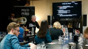 Primera escuela de pisco en Europa: en B&eacute;lgica se graduar&aacute;n m&aacute;s de 120 profesionales para difundir nuestra bebida de bandera