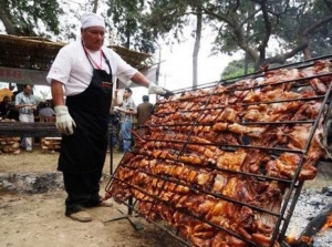 VII edici&oacute;n del festival del chancho al palo espera recibir a sesenta mil personas