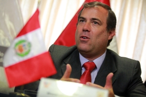 Ministro Giuffra no descarta que el Estado construya aeropuerto de Chinchero
