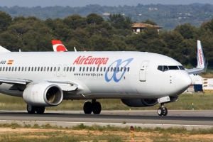 Tras impacto de un rayo, avi&oacute;n de Air Europa regresa al aeropuerto de Miami