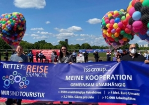 M&aacute;s de un millar de profesionales tur&iacute;sticos se manifiestan en Berl&iacute;n por el "D&iacute;a T"