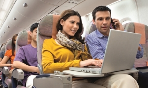 Francia estudia tambi&eacute;n prohibir tabletas y port&aacute;tiles en aviones