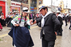 Con desfile de danzas t&iacute;picas Huancayo inicia festejos por el carnaval