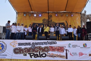 Asistentes elogian alta calidad en preparaci&oacute;n del Chancho Al Palo