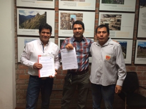Asociaci&oacute;n de gu&iacute;as de monta&ntilde;a del Per&uacute; y Petzl suscriben convenio de colaboraci&oacute;n