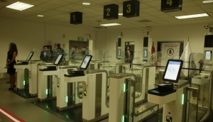 Activan 18 puertas electr&oacute;nicas de control migratorio en el Aeropuerto Jorge Ch&aacute;vez