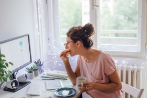 Nueva normalidad: Estar en casa ya no significa necesariamente alimentarse bien